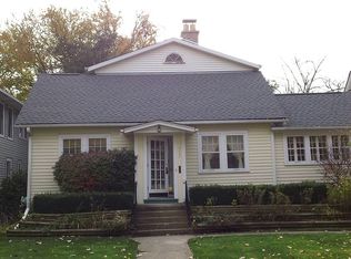 933 Elmwood Ave, Wilmette, IL
