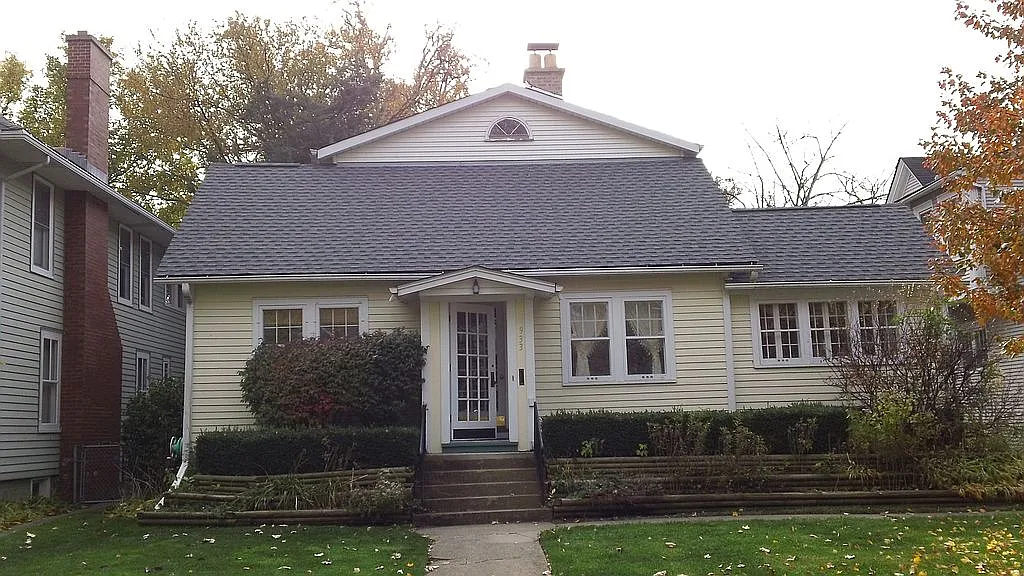 933 Elmwood Ave photo 1