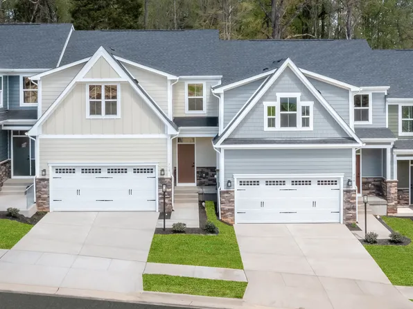 9480 Ivy Ln, Olmsted Falls, OH 44138