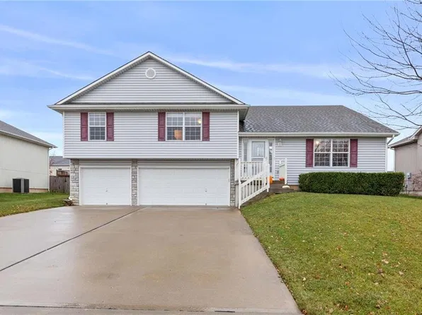 1009 Granada Dr, Raymore, MO 64083