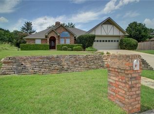 209 Bradford Ct, Hurst, TX 76053