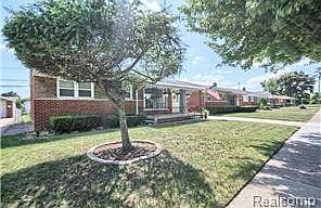 2nd image of 16051 Russell Ave