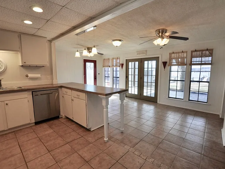 1937 E Lake Dr — Photo 11