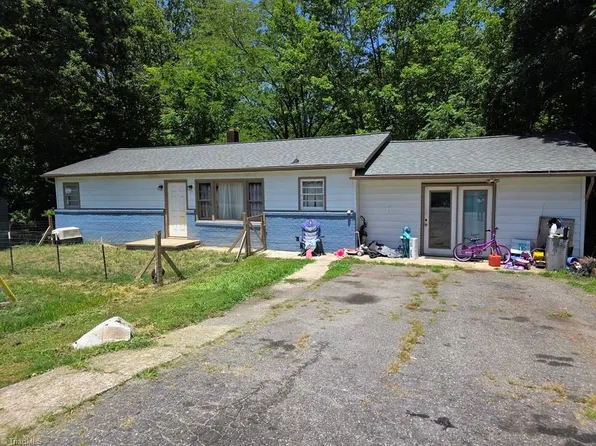 477 Hilltop Acres St, North Wilkesboro, NC 28659