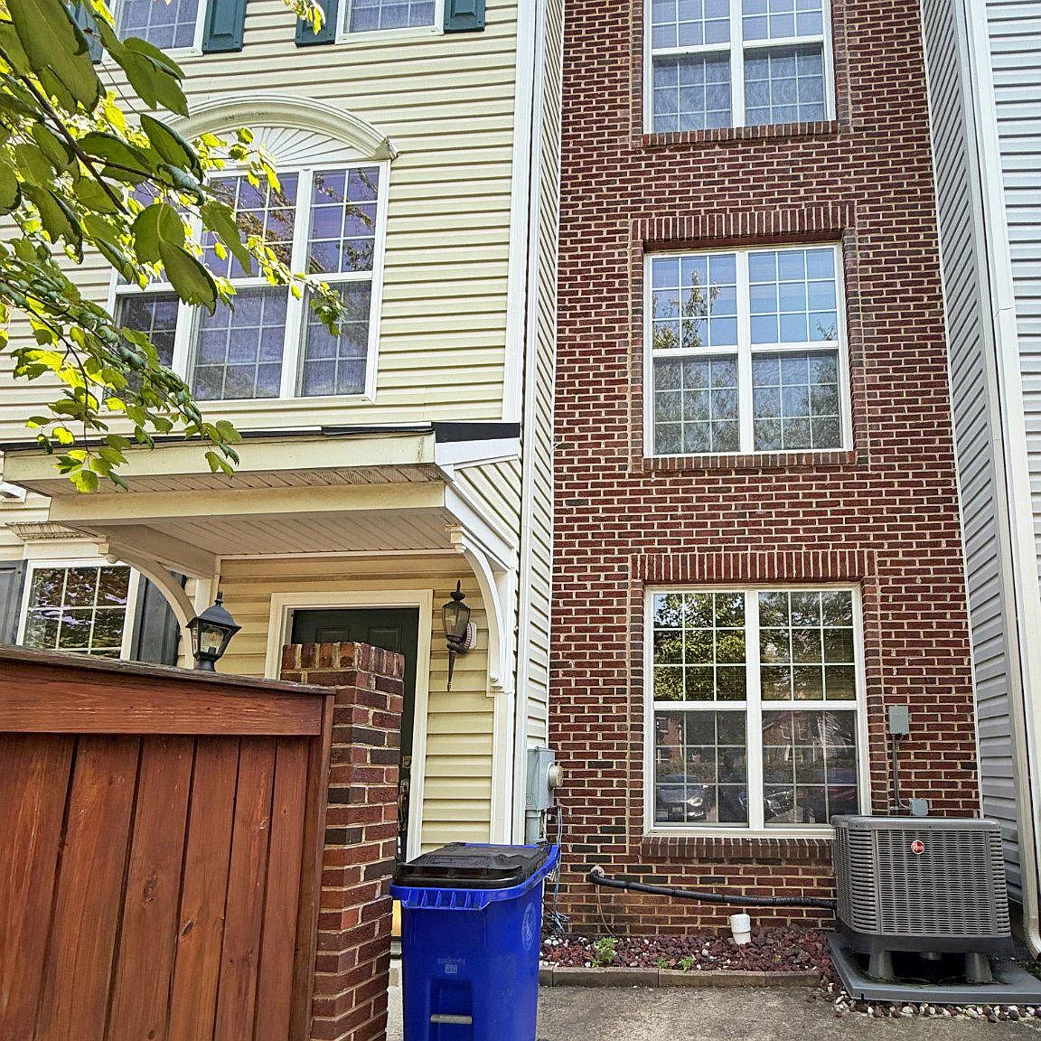 3 bed, 2.5 bath, 1704 sqft, $2,350 — Photo 1