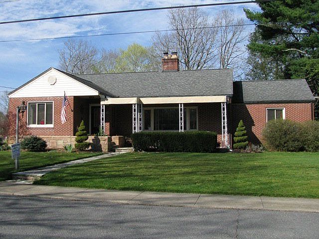 1st image of 1004 Woodlawn Ave