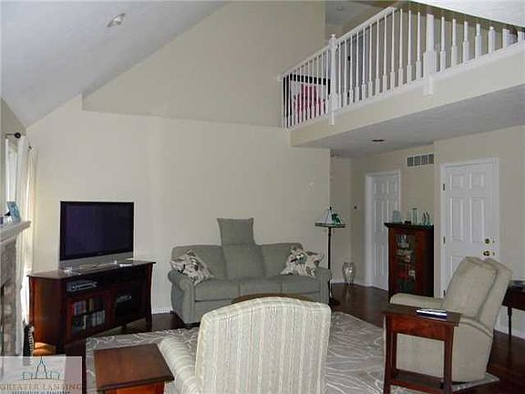 3rd image of 1536 E Winchell Ct