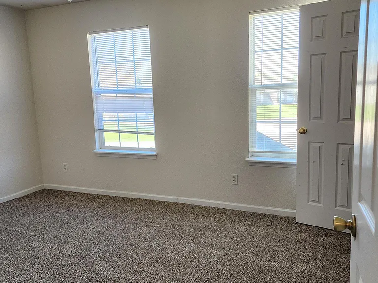 2681 E Oakbrook Dr — Photo 11