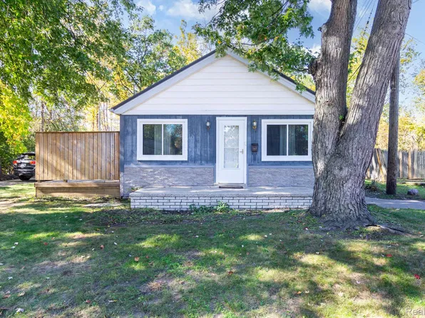 7869 Nightingale St, Dearborn Heights, MI 48127