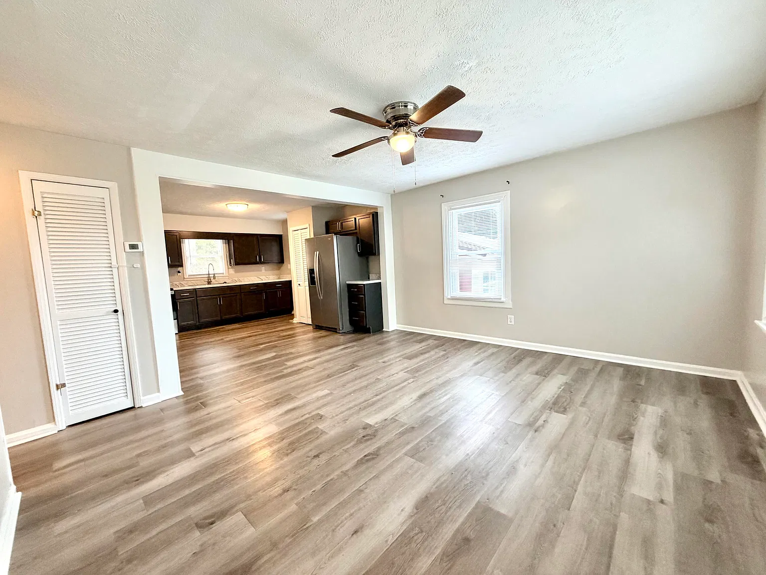 3 bed, 1.0 bath, 983 sqft, $1,200 — Photo 3