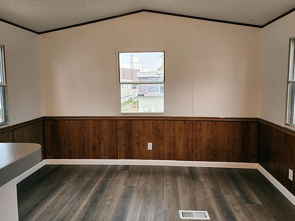 3rd image of 1004 Linda Ln #30