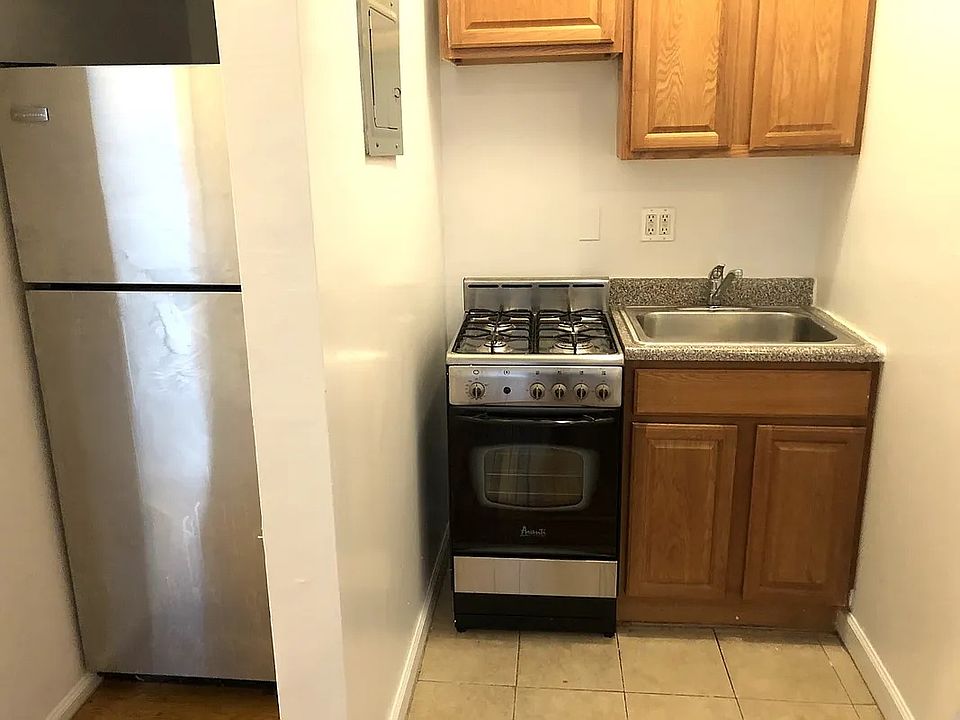 2nd image of 715 W 170th St APT 15