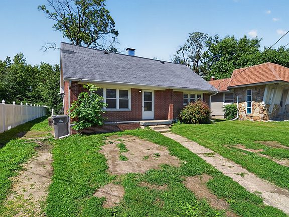 3rd image of 4916 E 39th St