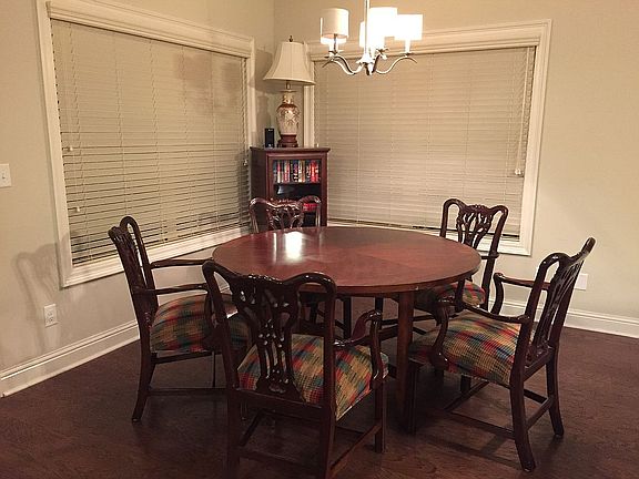 3rd image of 8804 Pemberton Park