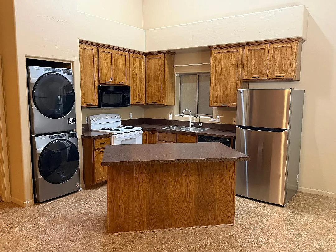 2 bed, 1025 sqft, $1,795 — Photo 3