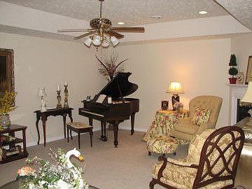 4th image of 123 Creekwood Way