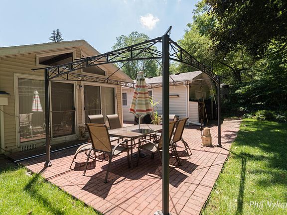 5th image of 124 Christopher Ln