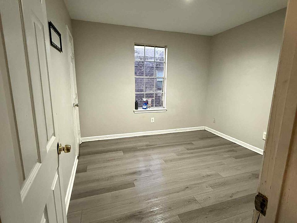 1st image of 3211 Kabel Dr #3211