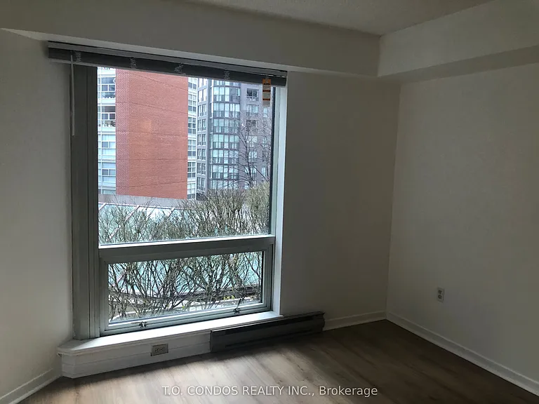 1001 Bay St #404 — Photo 17