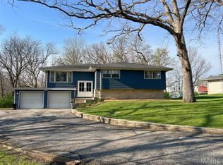 47 Smoke Tree Rd, Hillsboro, IL 62049