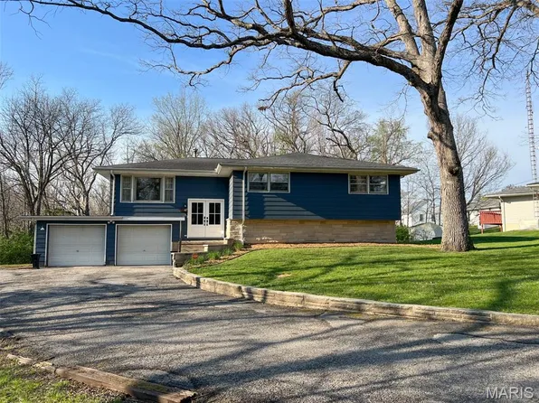 47 Smoke Tree Rd, Hillsboro, IL 62049