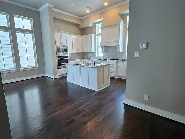 2705 Kennedy St — Photo 8