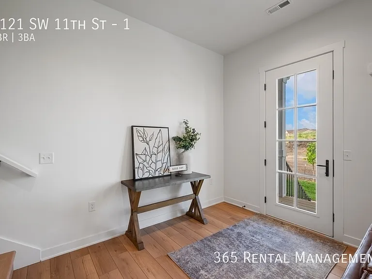 1121 SW 11th St #1 — Photo 37