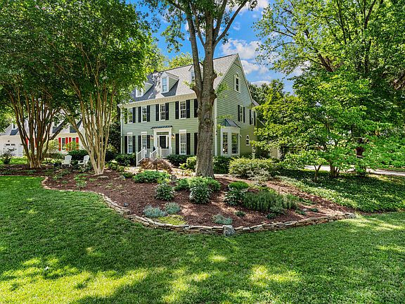 3rd image of 107 Meadowglades Ln
