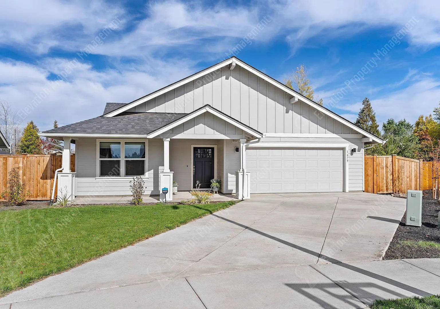 3BR - 2BA Modern Living in a Quiet Cul-de-Sac — Photo 1