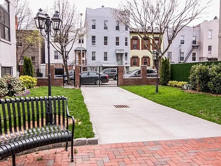100 Dupont St #1G — Photo 21