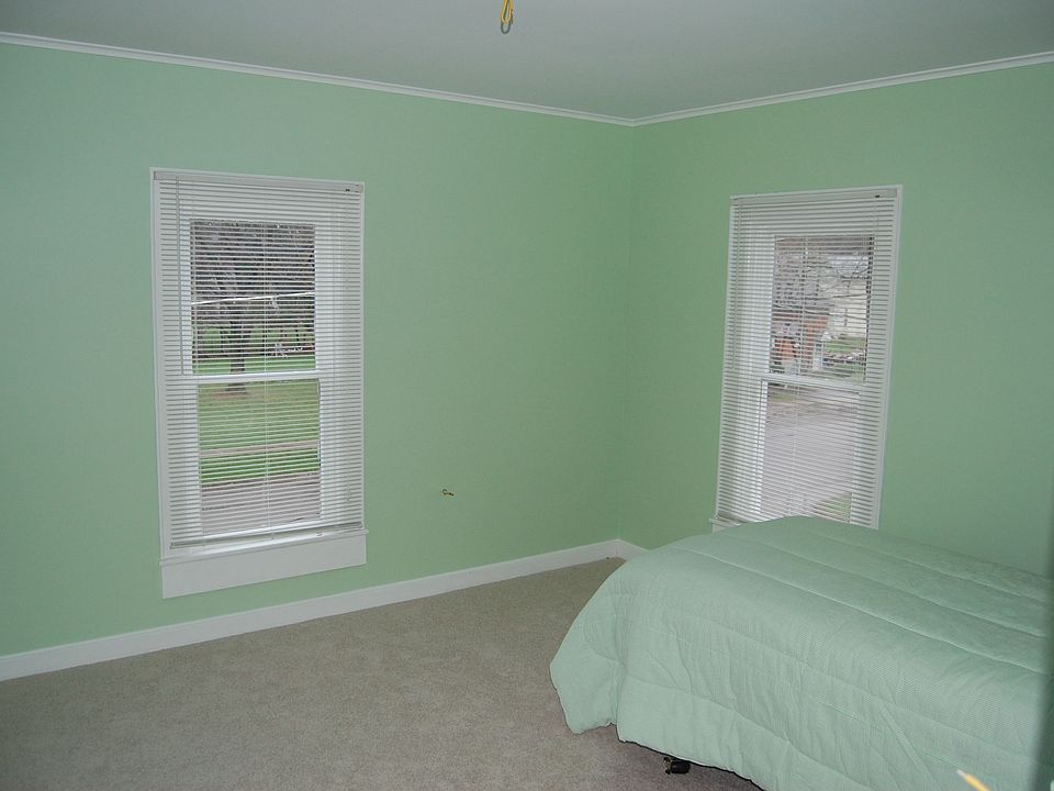 Front Bedroom 13.5x12