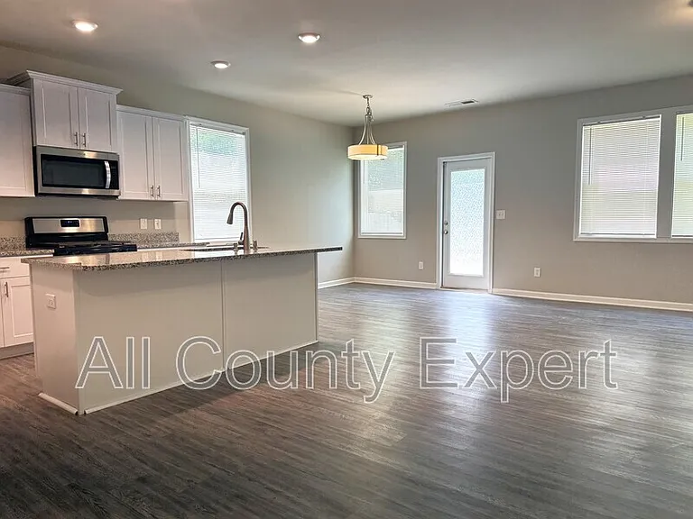 21 Stanford Ct — Photo 11
