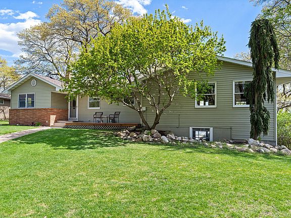 2nd image of 18417 Lakeview Point Dr NE