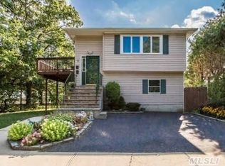 3 N Lewis Ave, Lindenhurst, NY 11757