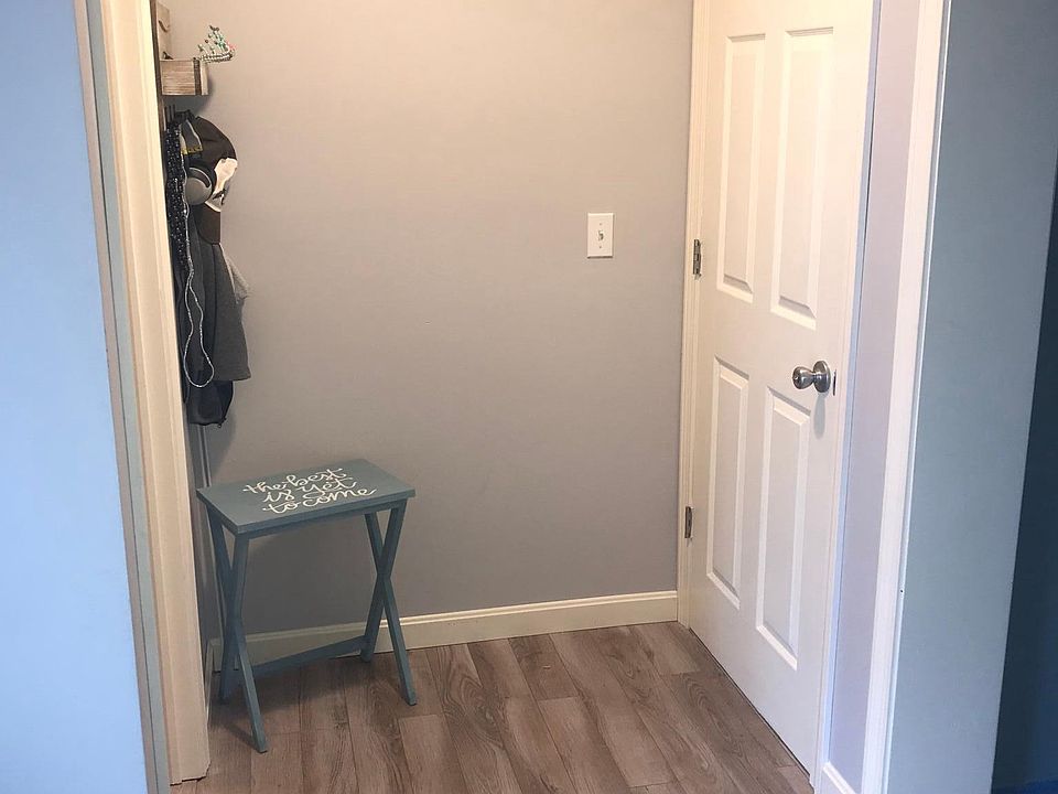 Entry way - Main Floor