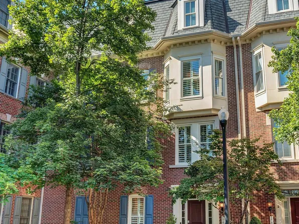 1742 Potomac Greens Dr, Alexandria, VA 22314