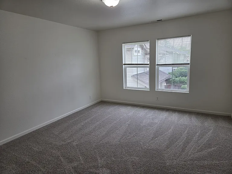 1627 Riley Ln — Photo 12