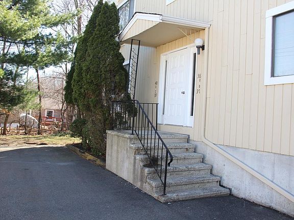 No cars drive by or park here