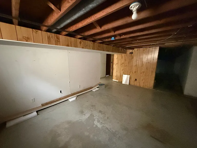 211 Bourn Ave — Photo 17