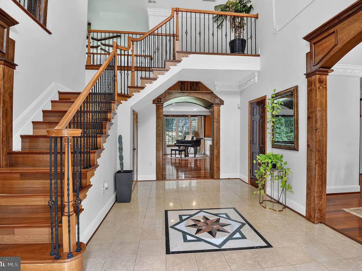 5 bed, 5.0 bath, 5997 sqft, $6,500 — Photo 3