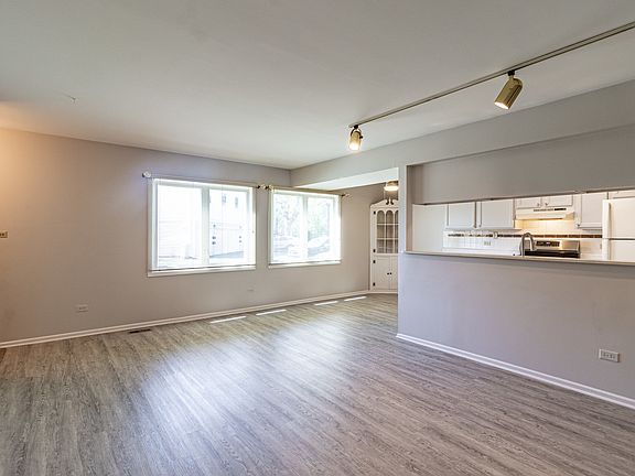 4th image of 414 Inverrary Ln #414