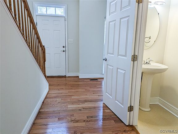 2nd image of 34 Kimmer Ct