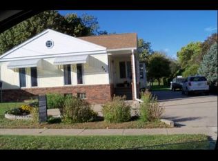 806 W 1st St, Sumner, IA 50674