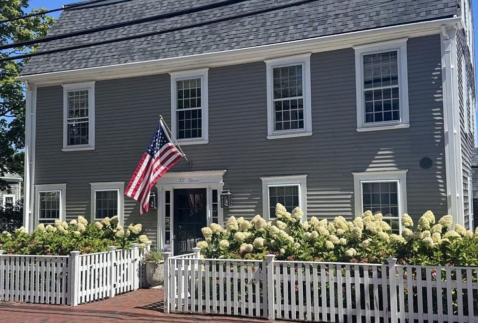 1st image of 32 Union St