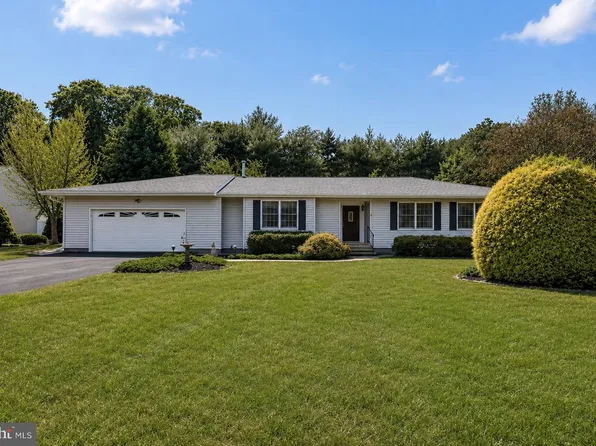 6 Ferro Dr, Sewell, NJ 08080