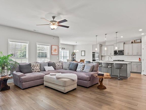 2nd image of 3003 Henry Rd SE