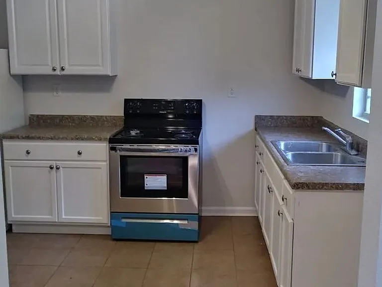 3043 Holiday Dr SW — Photo 3