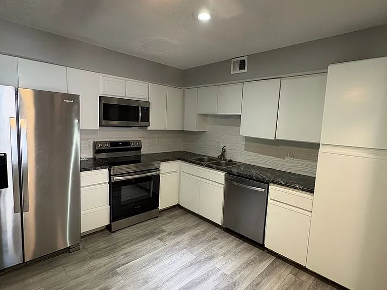 6815 NW Mokane Ave — Photo 2