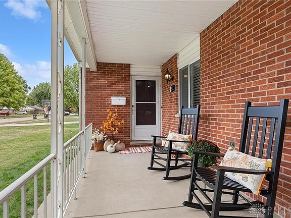 4th image of 513 Redbud Ln