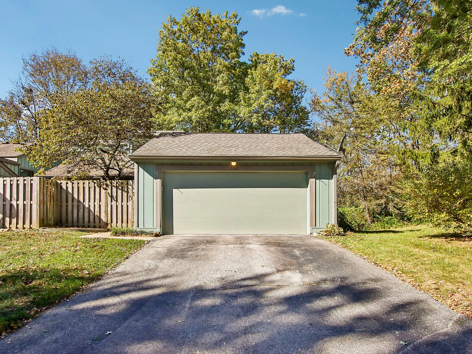 3 bed, 2.5 bath, 1826 sqft, $2,000 — Photo 2